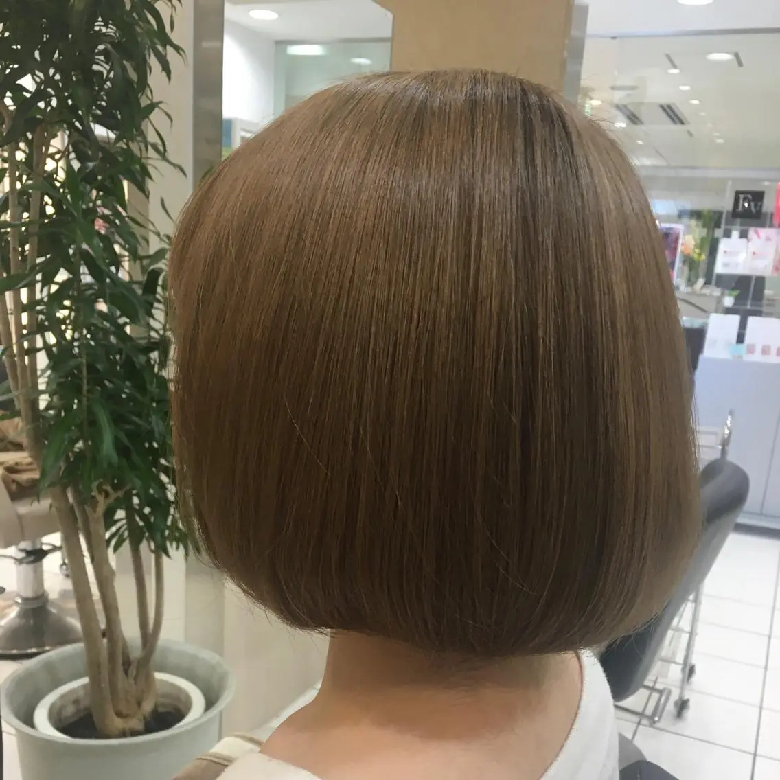 ショート カラー 宮寺 希実のヘアスタイル
