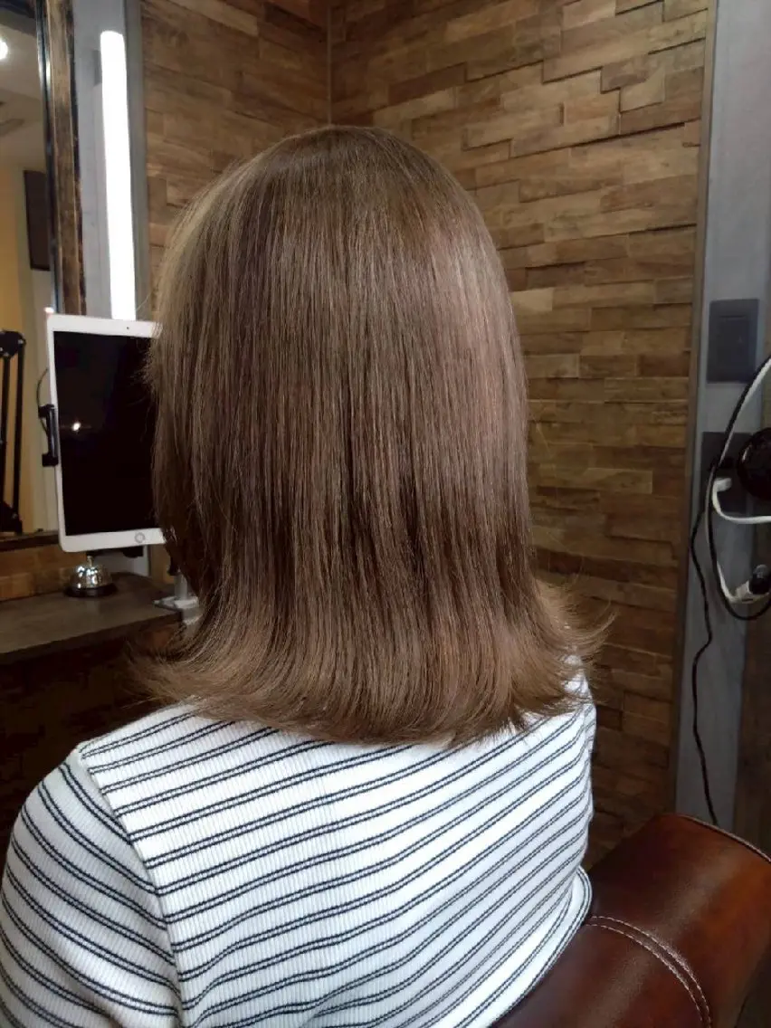 ミディアム カラー アッシュ ベージュカラー ブリーチ 透明感カラー 大塚 拓也のヘアスタイル