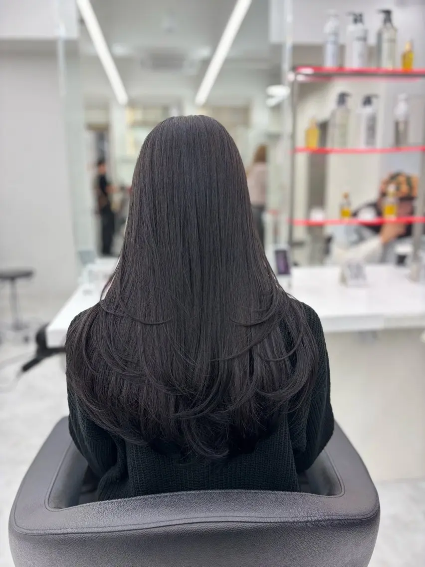 ロング カラー 抜け感レイヤー︴ ニュアンスカラーのヘアスタイル