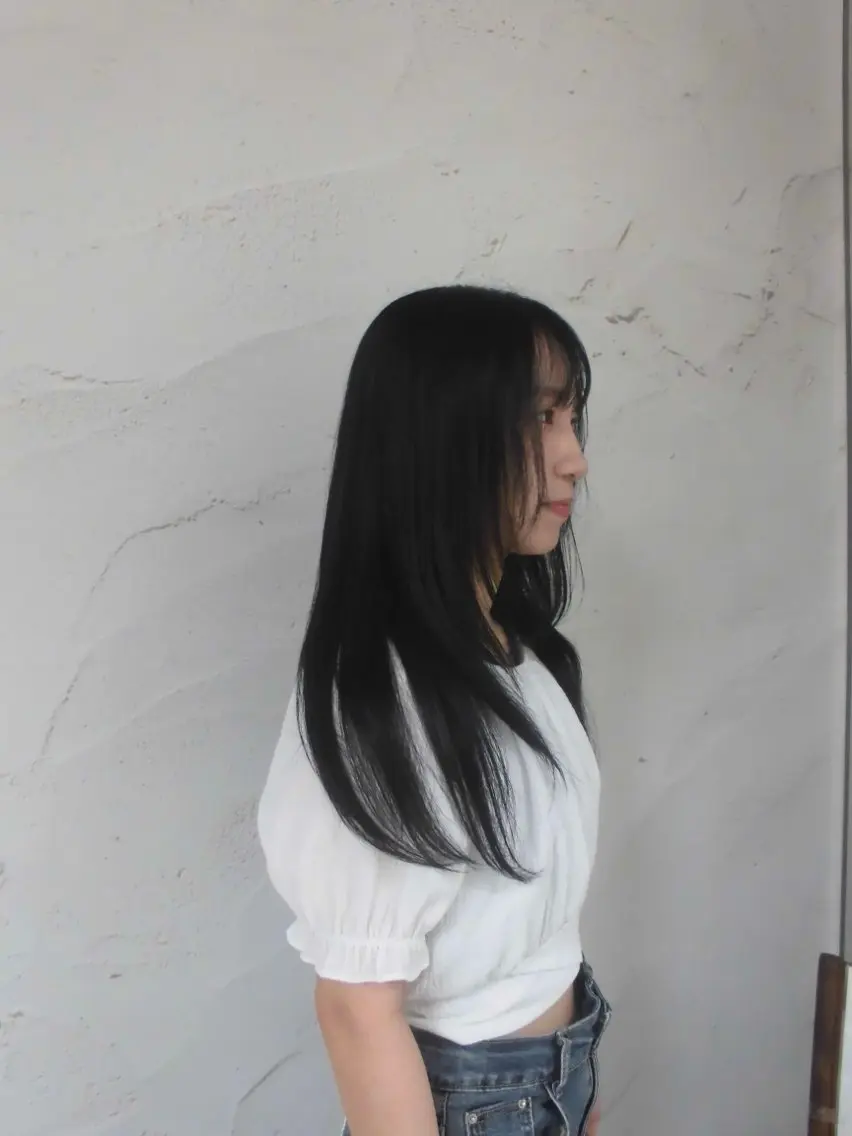 ロング カラー 黒髪 ブルーカラー ブルーブラック ヘアカラー トリートメント 三浦 瑠音のヘアスタイル