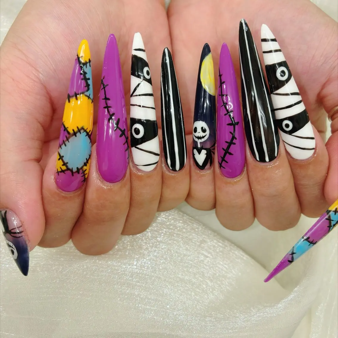 ネイル Leora nail+eyeのネイルデザイン