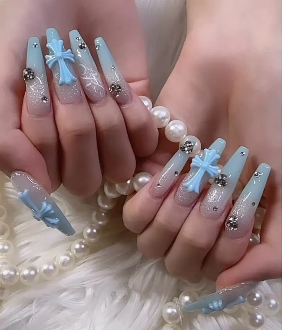 ネイル フラワーネイル フレンチネイル ガーリー キラキラネイル 韓国ネイル ハンドネイル ハンドケア Ami Meliaのネイルデザイン