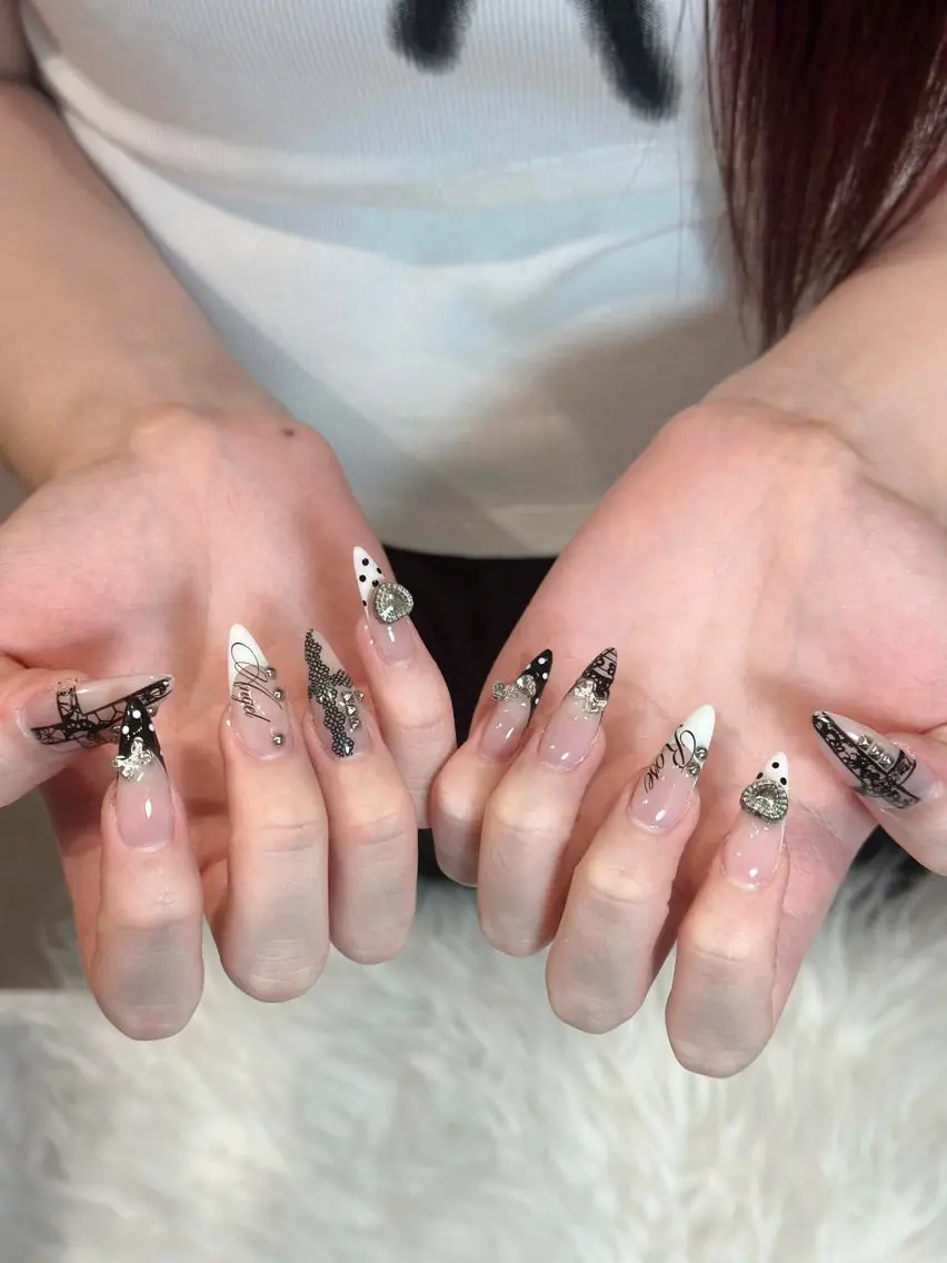 ネイル チークネイル ドット フレンチネイル グラデーション ハート ハンドネイル ハンドケア Eli Muse 新宿ネイルのネイルデザイン
