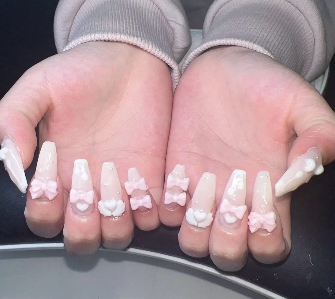 ネイル オーロラネイル チークネイル 長さ出し フットネイル フレンチネイル Lee Nailsのネイルデザイン