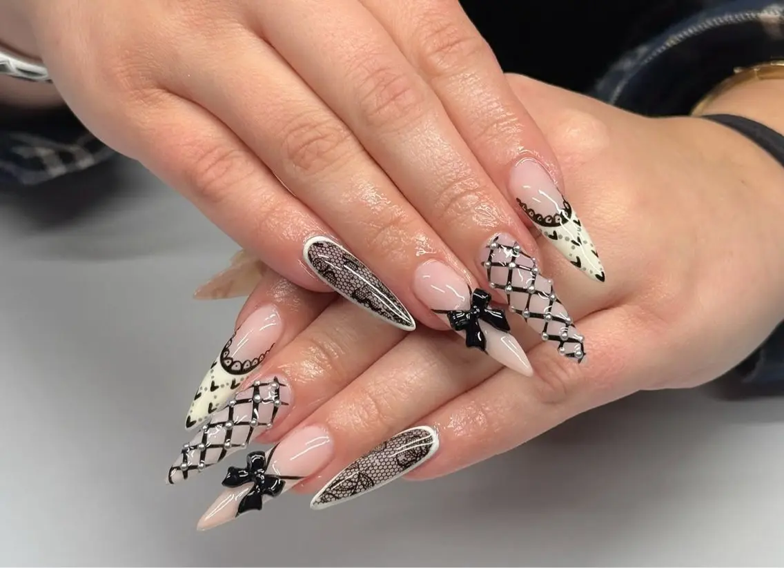 ネイル フレンチネイル ジェルネイル ガラスフレンチ ハロウィン ハート ハンドネイル H.baby Nail Salonのネイルデザイン
