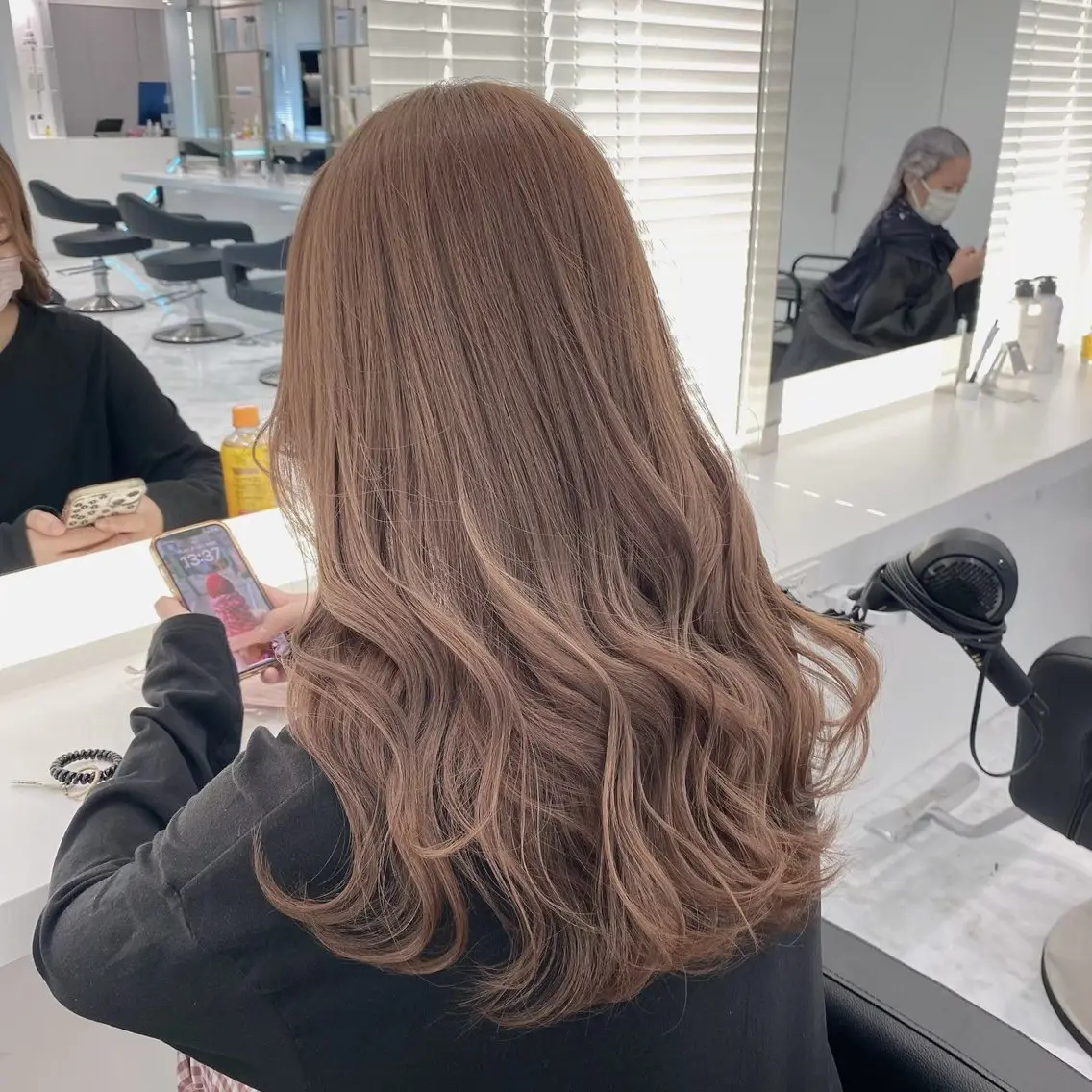 ロング カラー ヘアアレンジ 🫧モテる💗ダメー ジレスハイトーン🫧のヘアスタイル