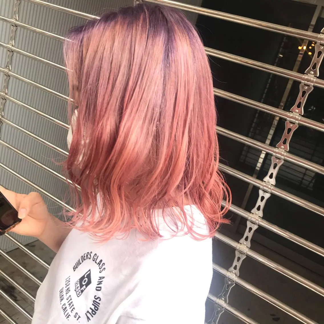 ミディアム カラー ホワイト&レイヤーカ ットエクステ長畠俊輔のヘアスタイル