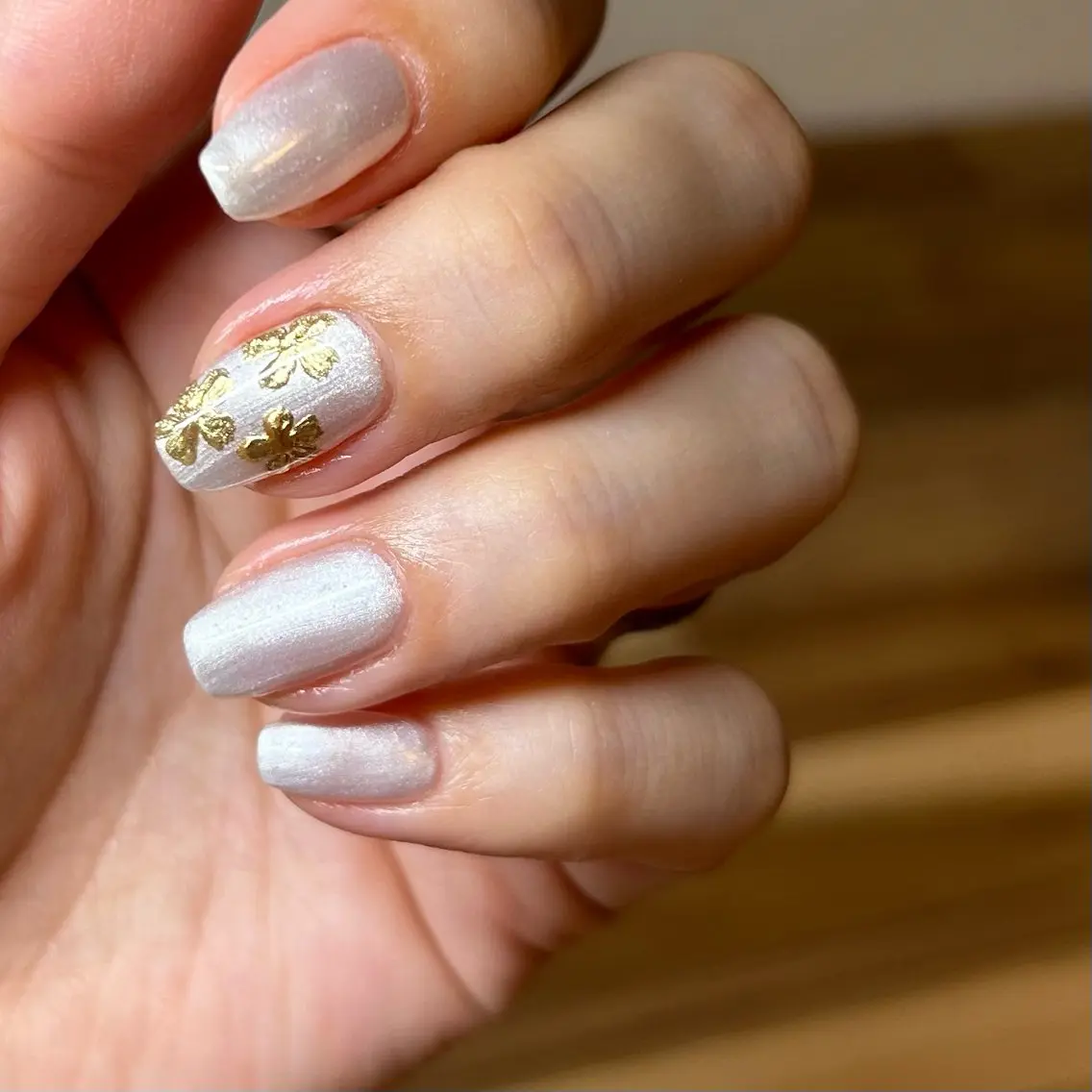 ネイル 入学式 卒業式 ミラーネイル ホワイト nailsalon kiii'sのネイルデザイン