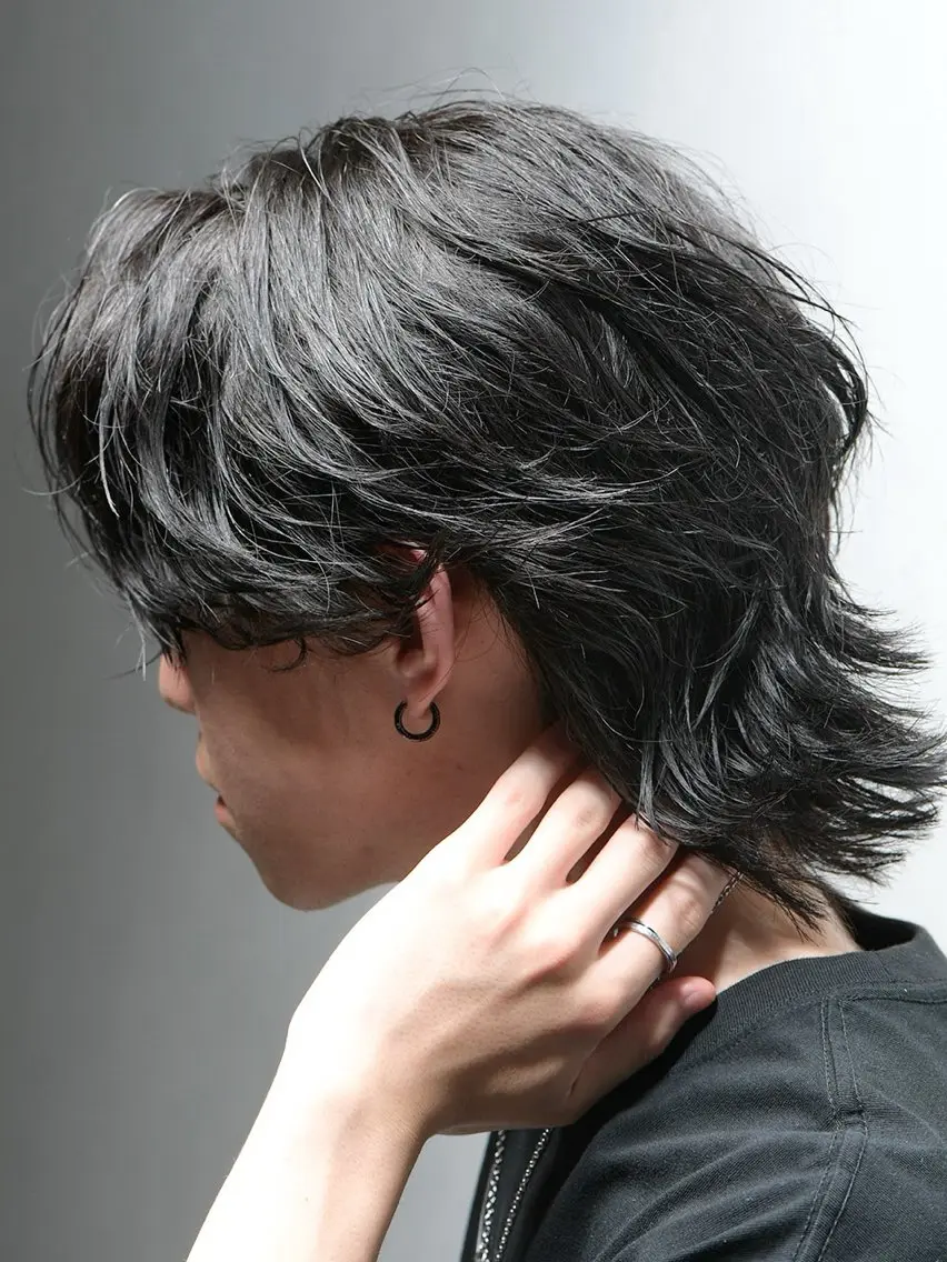 ショート 外ハネヘア ウルフカット WHITE ツバサのヘアスタイル