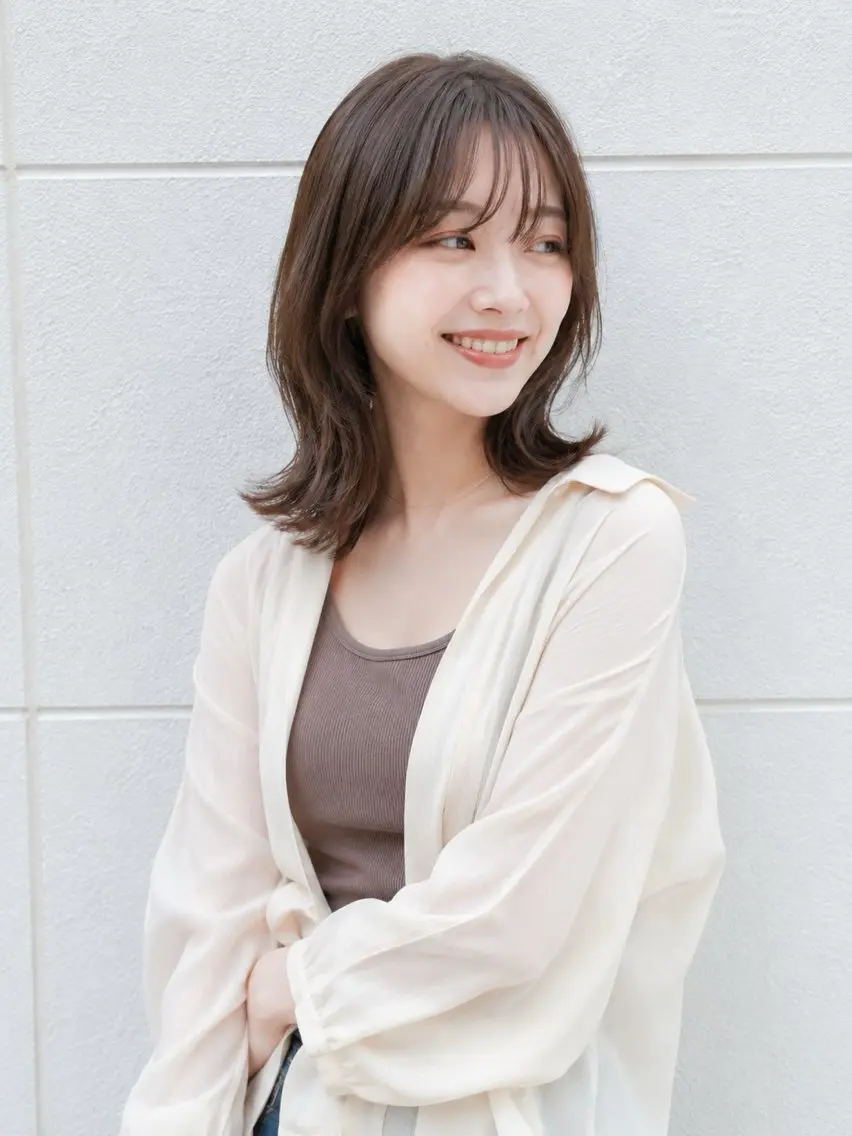 ミディアム カラー 井ノ川 真奈美のヘアスタイル