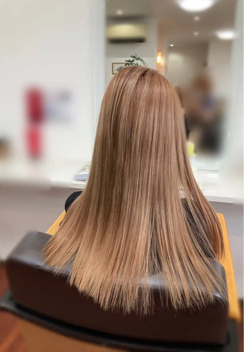 髪のダメージを押さえて、滑らかな手触り、ツヤ感のあるストレートメニュー新登場!!の写真