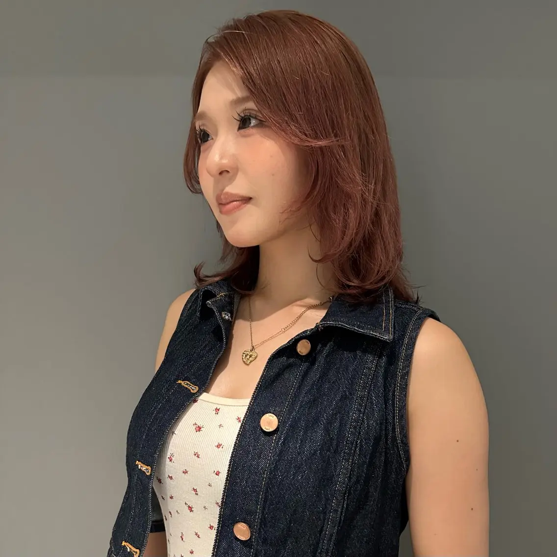 ミディアム カラー ブリーチ ブラウンカラー 透明感カラー オレンジ オレンジブラウン カット ヘアカラー sally /レイヤーカットのヘアスタイル