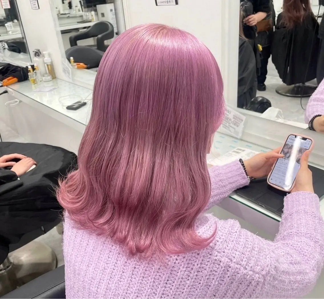 ロング カラー ヘアアレンジ 黒髪 ブリーチ ハイトーンカラー ピンクカラー ヘアカラー トリートメント ヘアセット 🫧モテる💗ダメー ジレスハイトーン🫧のヘアスタイル