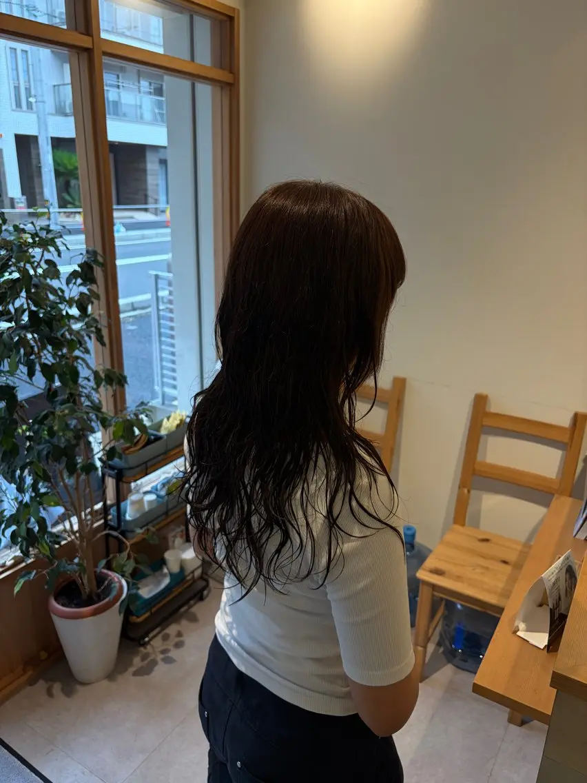 ロング カラー パーマ カット ヘアカラー トリートメント 荒井 茉凜のヘアスタイル