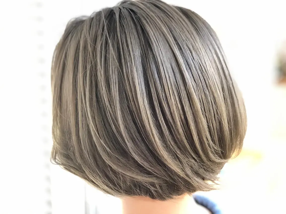 ショート カラー ベージュカラー ハイトーンカラー ハイトーンベージュ かわさき ともやのヘアスタイル