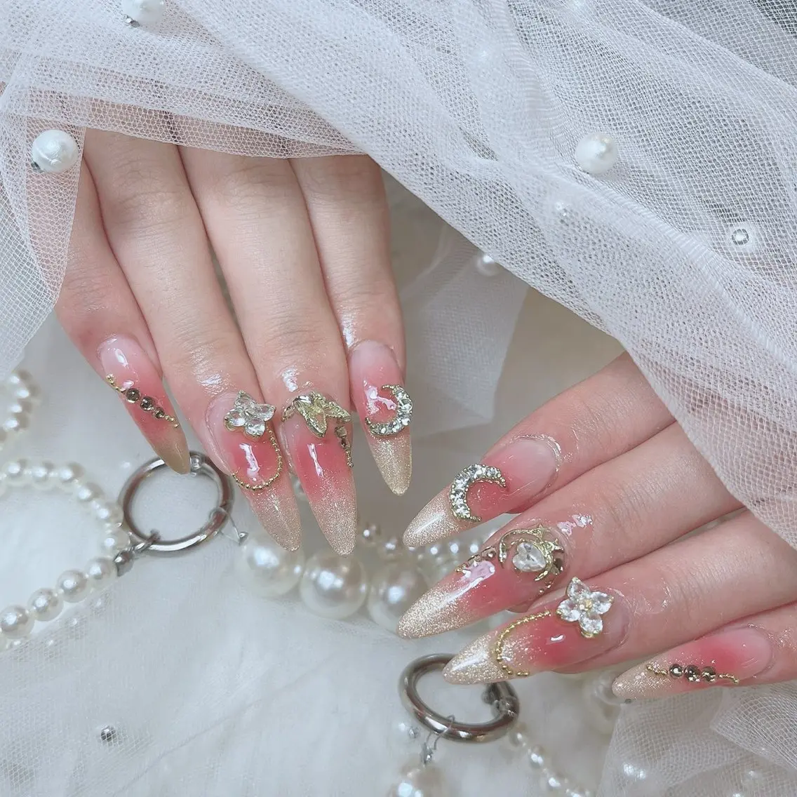 ネイル ゴールド グラデーション ロングネイル ブライダルネイル Sora NAILのネイルデザイン