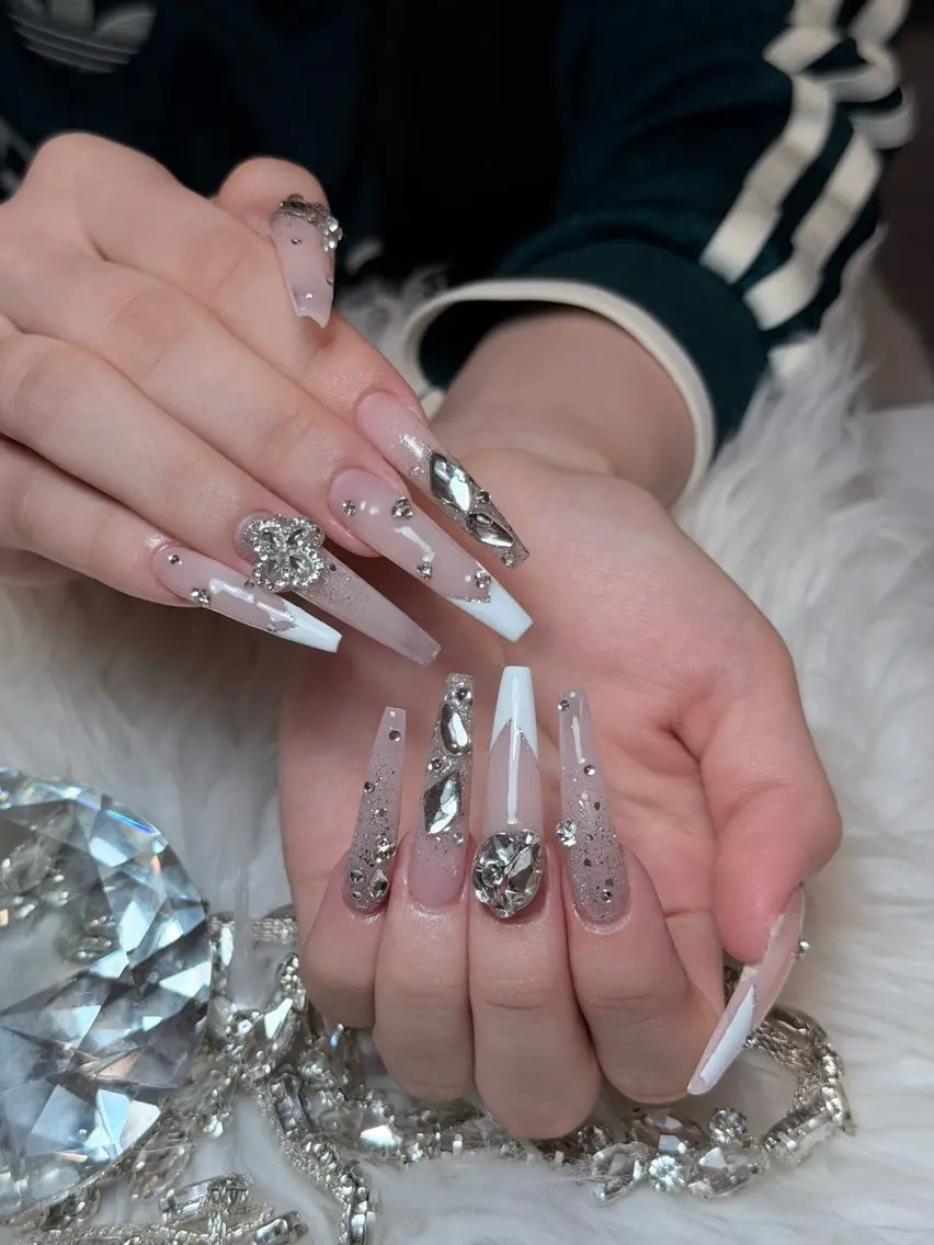 ネイル チークネイル ドット フレンチネイル グラデーション ハート ハンドネイル ハンドケア Eli Muse 新宿ネイルのネイルデザイン