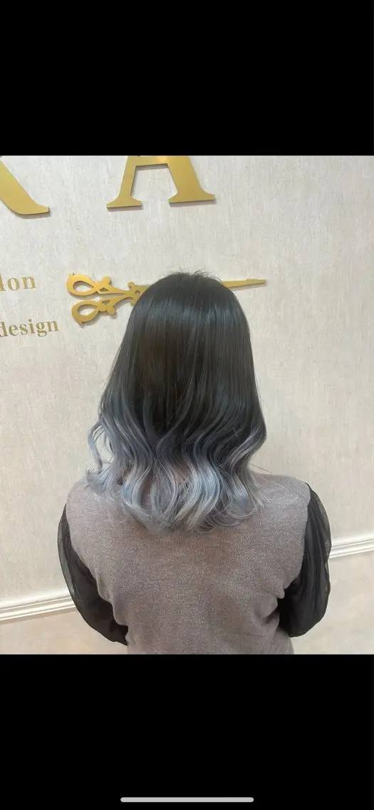 セミロング カラー グラデーションカラー 石井 綾乃のヘアスタイル