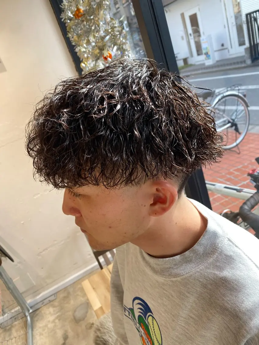 パーマ メンズ フェザーパーマ メンズパーマ メンズツイストパーマ 波巻きパーマ スパイラルパーマ カット パーマ トリートメント 🌴パーマオタク🌴 長谷川 諒佑🌈のヘアスタイル