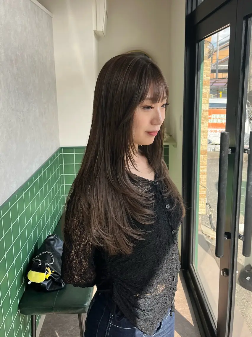 ロング カラー 透明感カラー グレージュ レイヤーカット カット ヘアカラー トリートメント 本木下朋花/髪質 改善×ダブルカラーのヘアスタイル