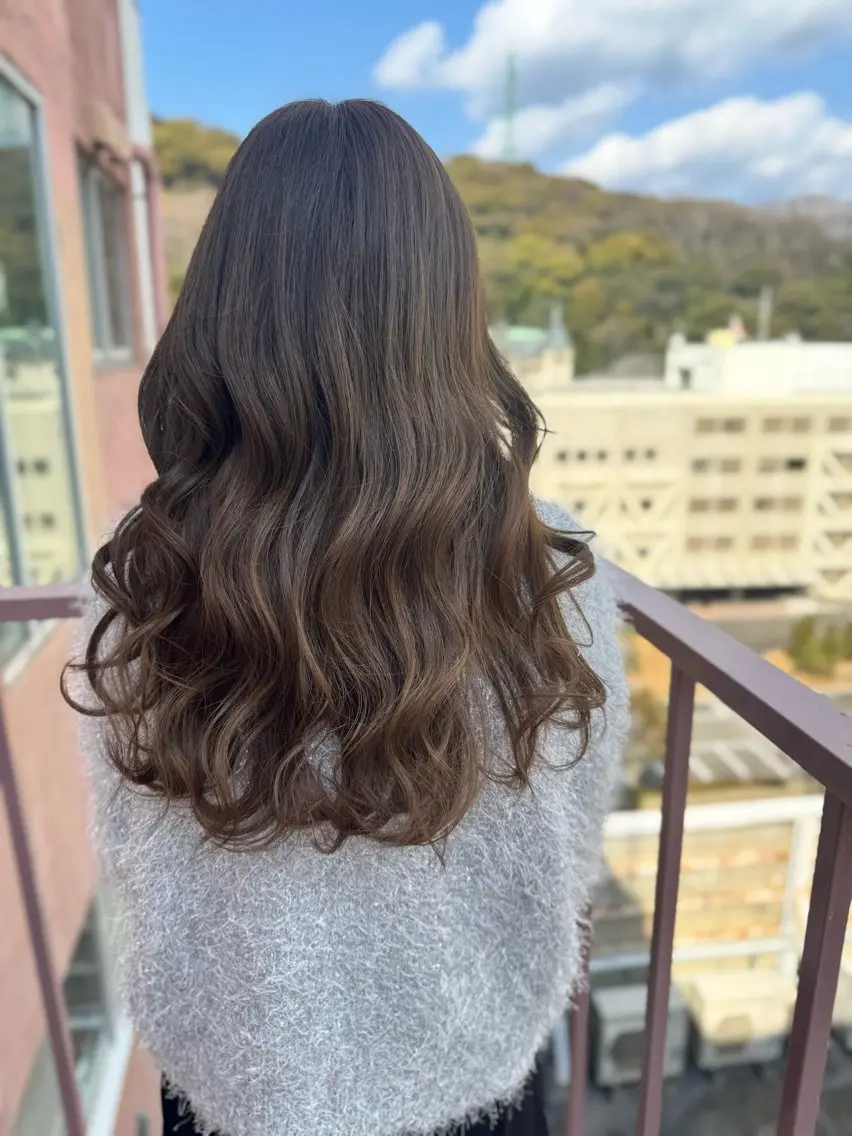 ロング カラー グレージュ オリーブグレージュ オリーブグレー カット ヘアカラー Viage （ビアージュ）のヘアスタイル