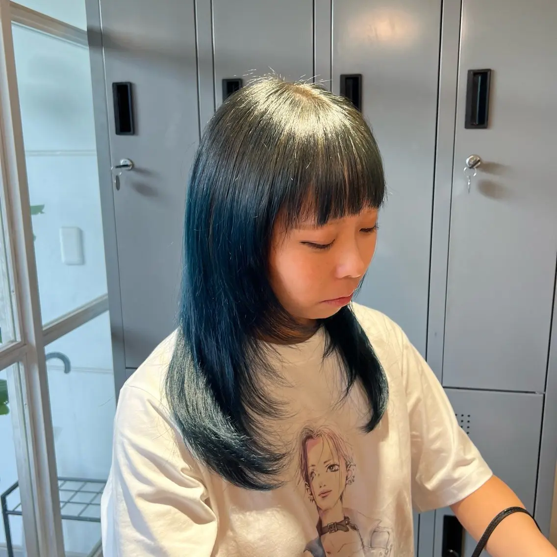 ロング カラー ブルーカラー レイヤーカット ワタナベ モカ🦢ダブルカラーのヘアスタイル