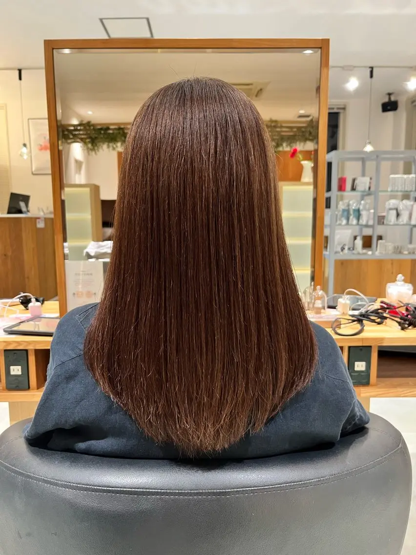 セミロング カット 新谷 瀬里菜のヘアスタイル