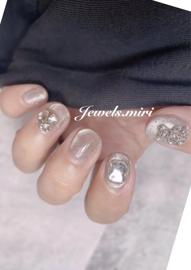 ネイル キラキラネイル マグネットネイル ワンカラーネイル ショートネイル シルバー ネイルサロン Jewels Mのネイルデザイン