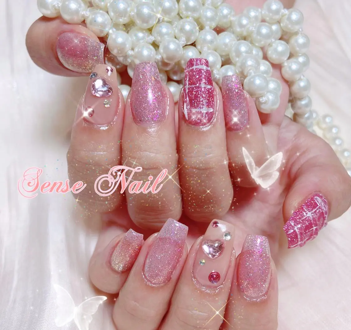 ネイル 🦋 Queenieのネイルデザイン