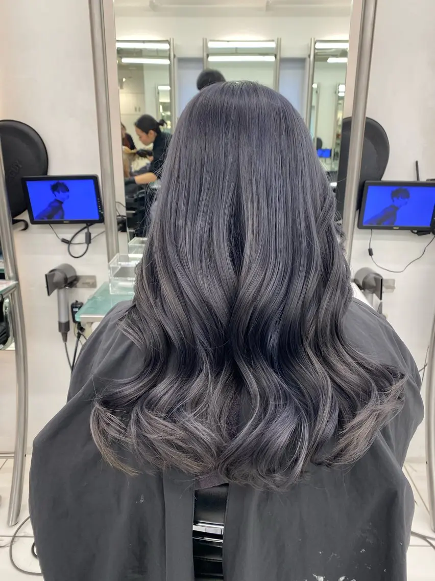 ロング カラー アッシュ アッシュグレー ブリーチ 海外ヘア / Juanのヘアスタイル