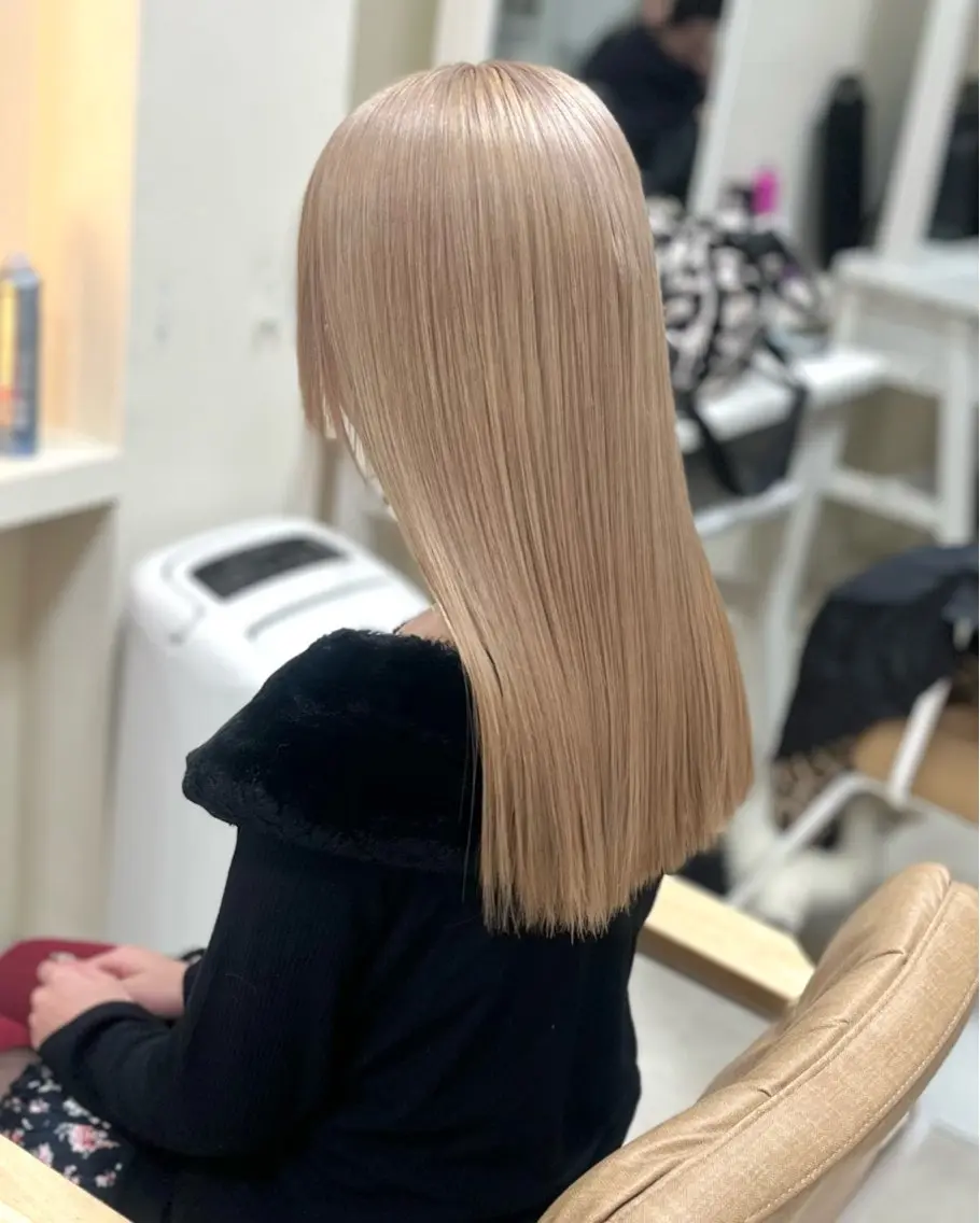 ロング カラー ベージュカラー ミルクティーベージュ 🩷モテるハイトーン 🩷ブリーチ特化🩷のヘアスタイル