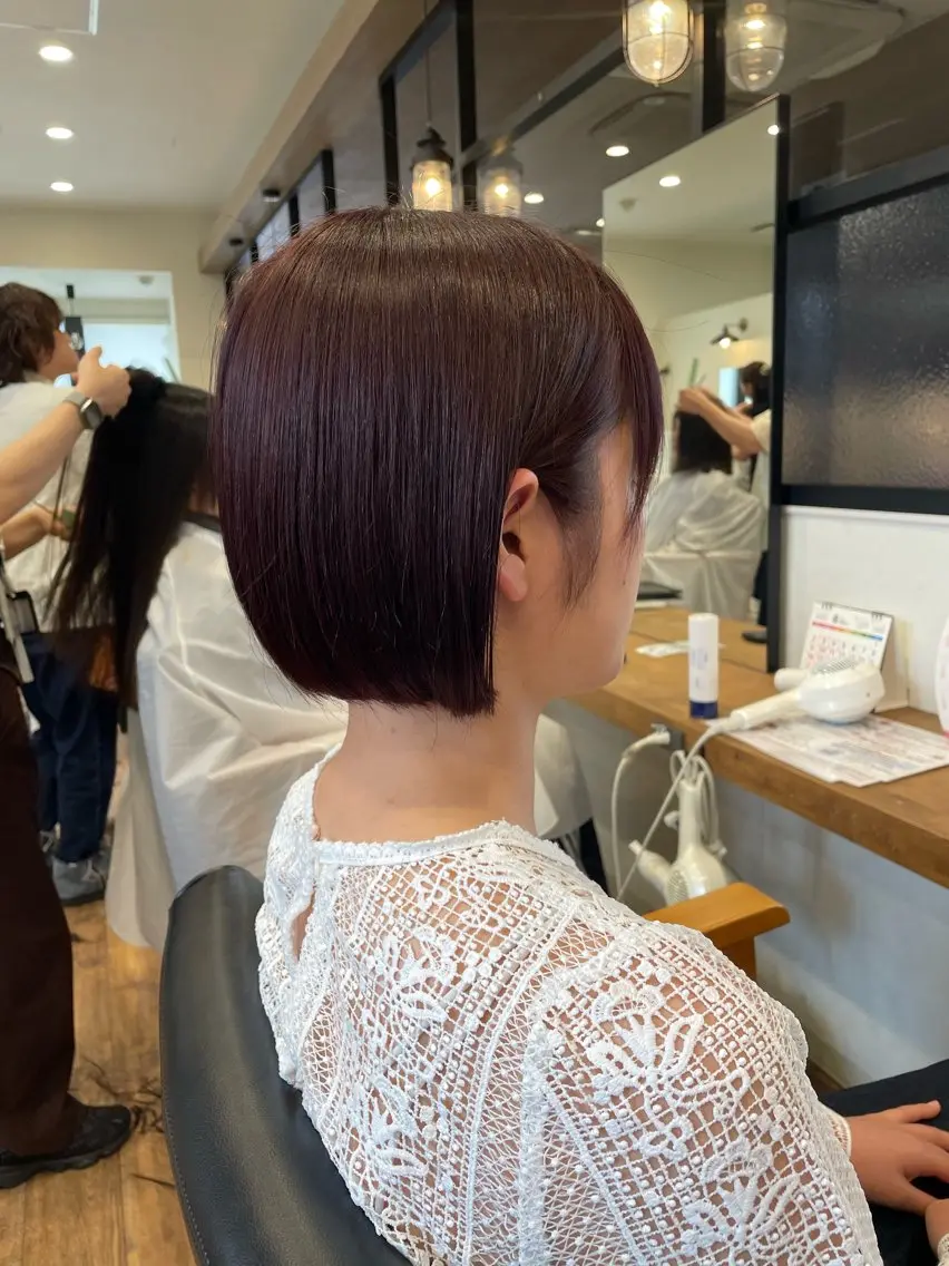 ショート カラー カシス ボブ カット ヘアカラー 成瀬 妃生路のネイルデザイン