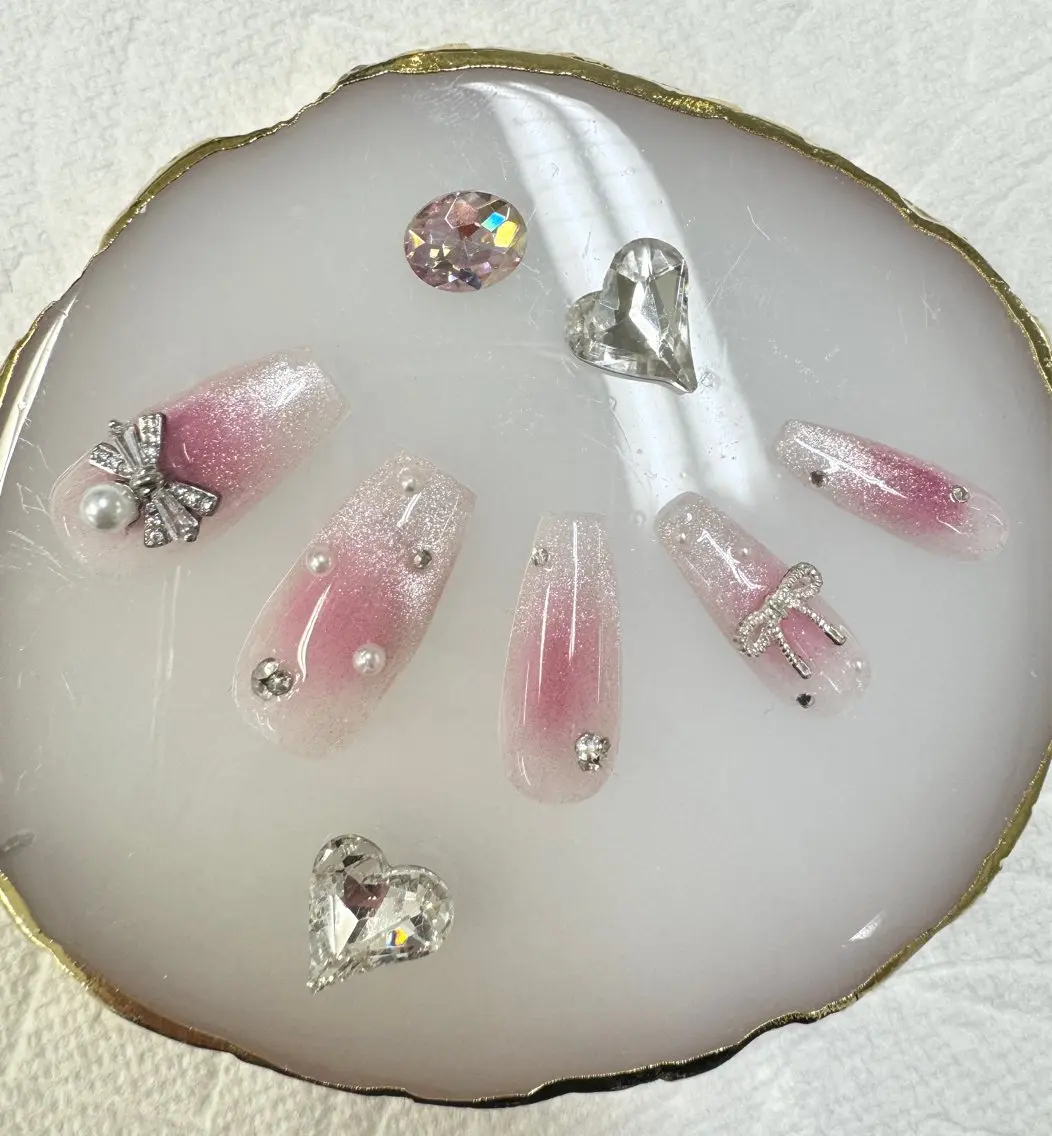 ネイル フレンチネイル ジェルネイル ガラスフレンチ ハート キラキラネイル Queeens nailのネイルデザイン