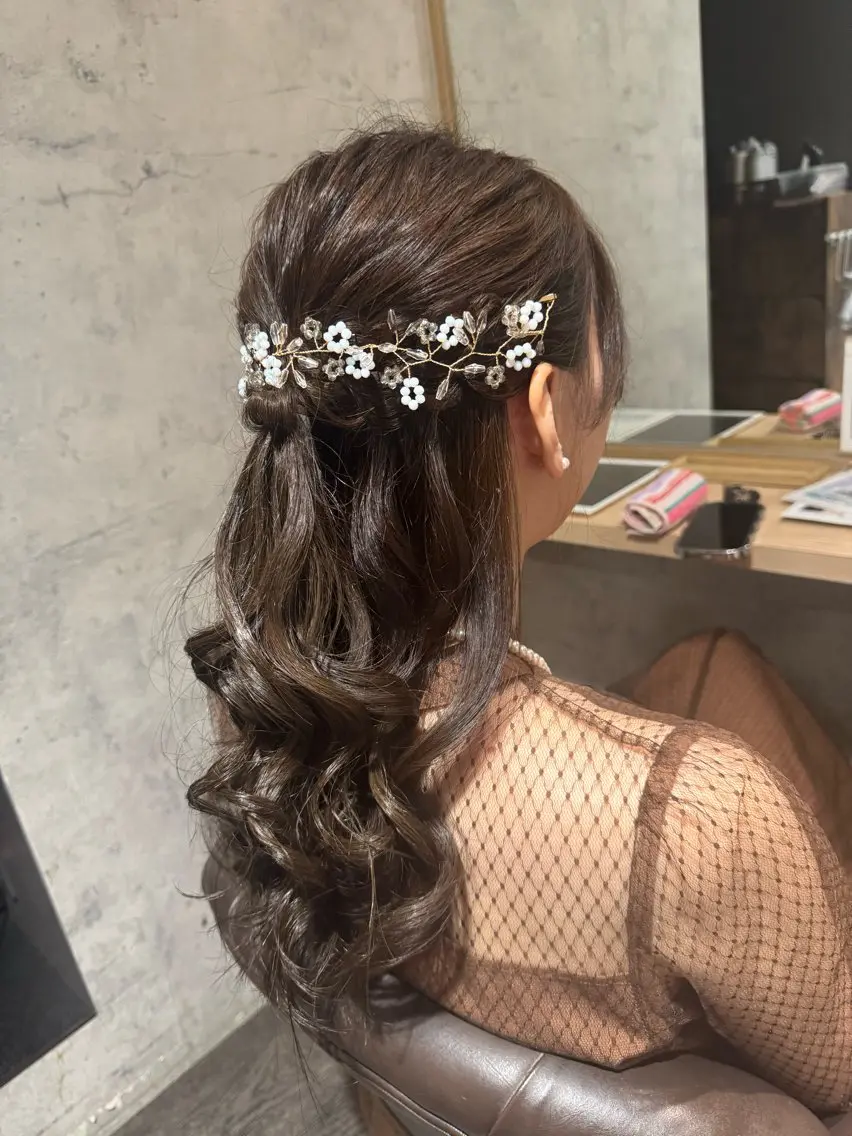 【ミニモ限定】ハーフアップアレンジ3500円結婚式・ライブ、パーティーヘアセット🎉最高に可愛いアレンジ😍の写真