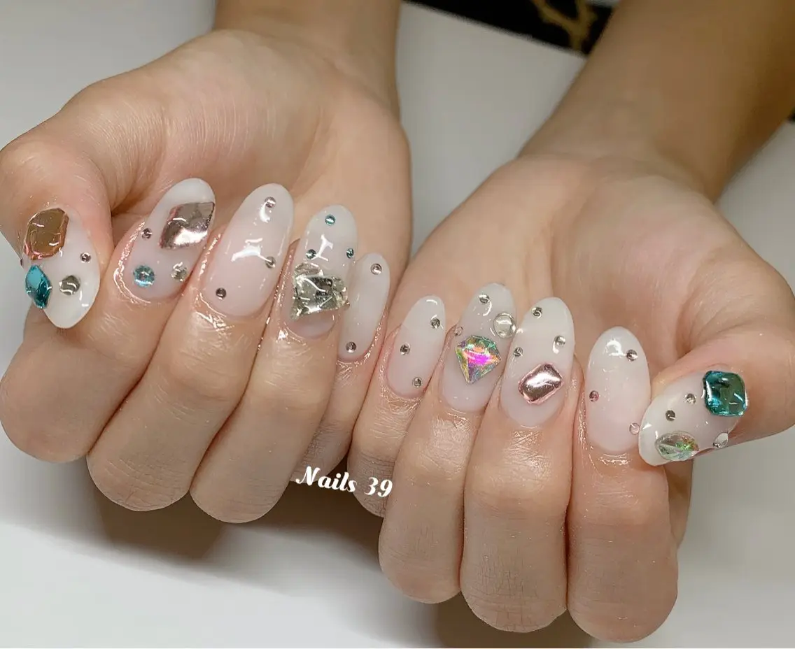 【初回オフ無料】チップ長さだし】ワンカラ➕ストーン💎つけ放題 (画像持ち込みOK)💖の写真