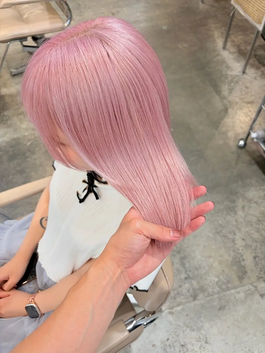 ショート カラー ピンクカラー ホワイトピンク ヘアカラー トリートメント ハッシュカット&艶々 ハイトーン/ミワのヘアスタイル