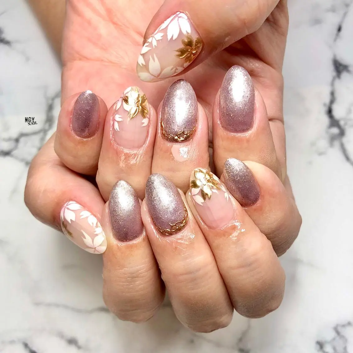 ネイル アートネイル 桜ネイル フラワーネイル ラメ(グリッター) ミラーネイル ハンドネイル NAIL NOWのネイルデザイン