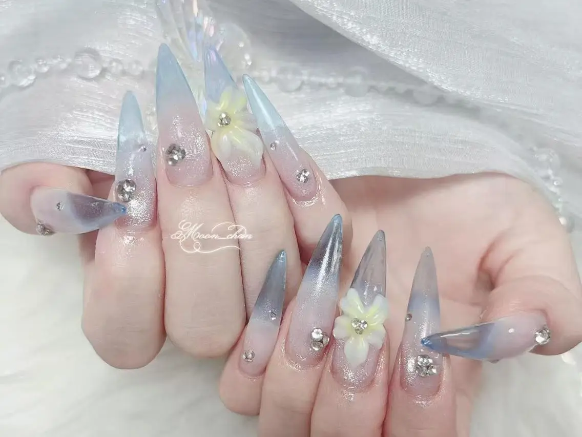 ネイル 長さ出し キラキラネイル 韓国ネイル ロングネイル マグネットネイル ハンドネイル ハンドケア MUNI🎀  NAIL のネイルデザイン