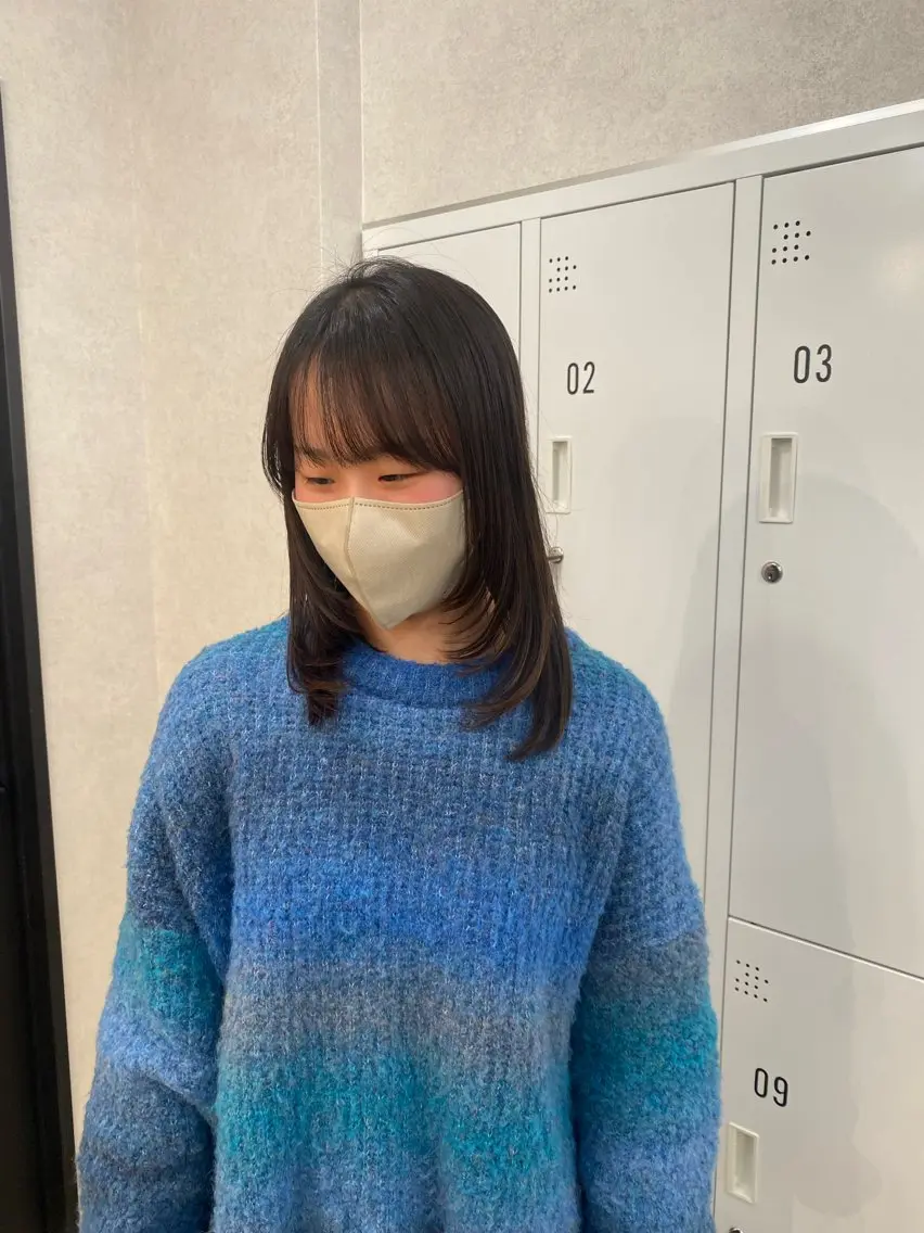 ミディアム レイヤーカット ネヅ カオルのヘアスタイル