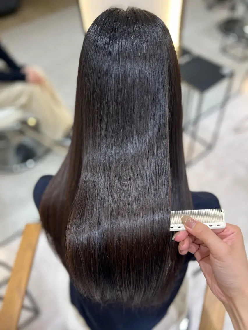 ロング Zina aimiのヘアスタイル