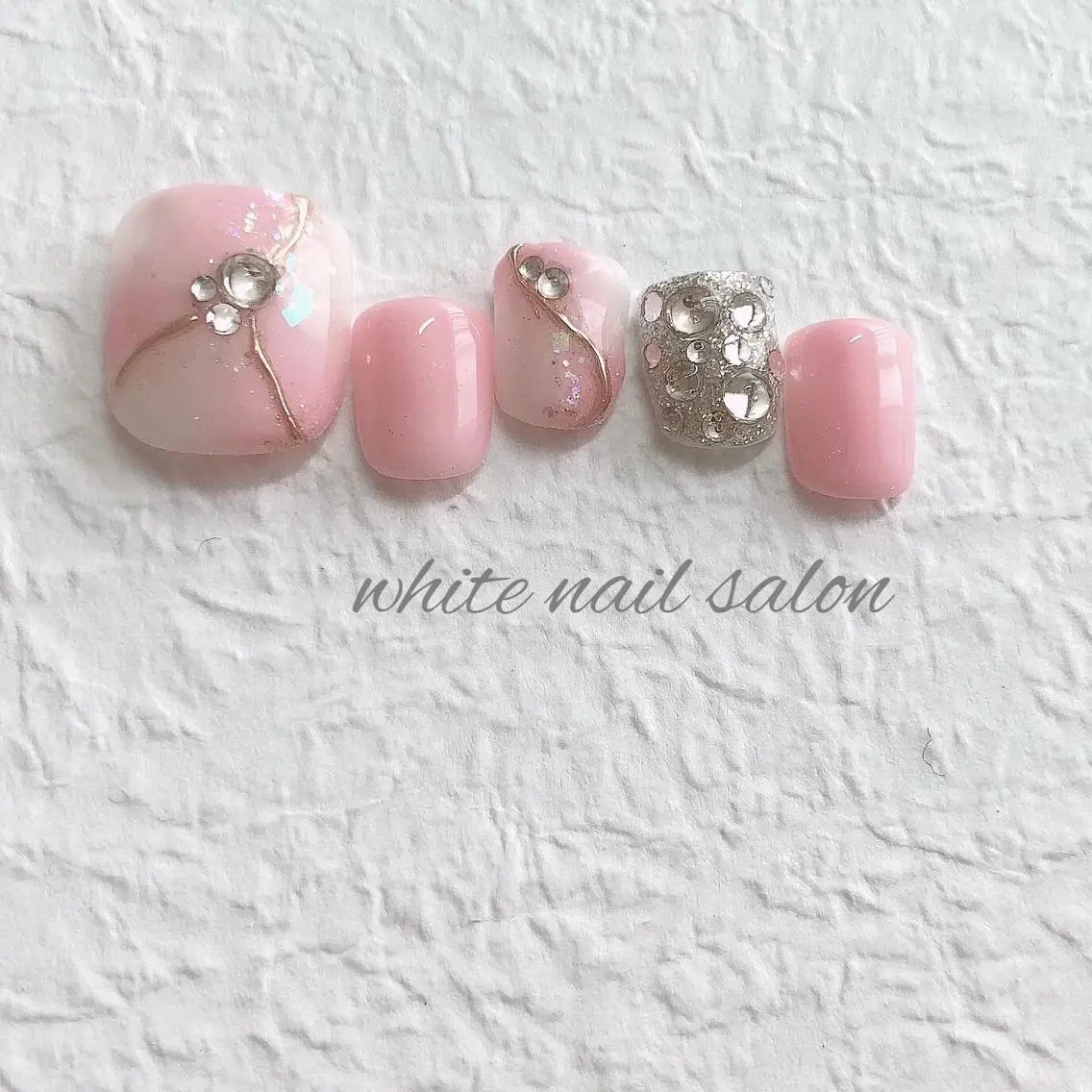 ネイル ジェルネイル ハードジェル 持ち込み ソフトジェル フットネイル white nail salonのネイルデザイン