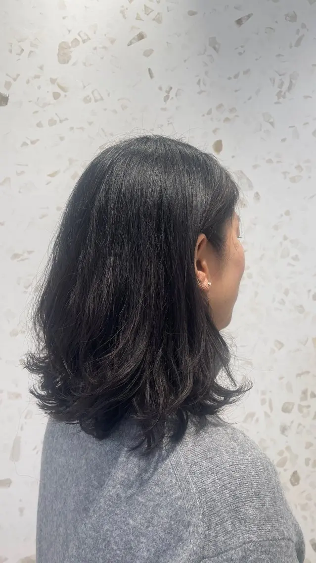 ミディアム パーマ ミディアムパーマ くびれヘア くびれレイヤー レイヤーカット 上原 彩乃のヘアスタイル