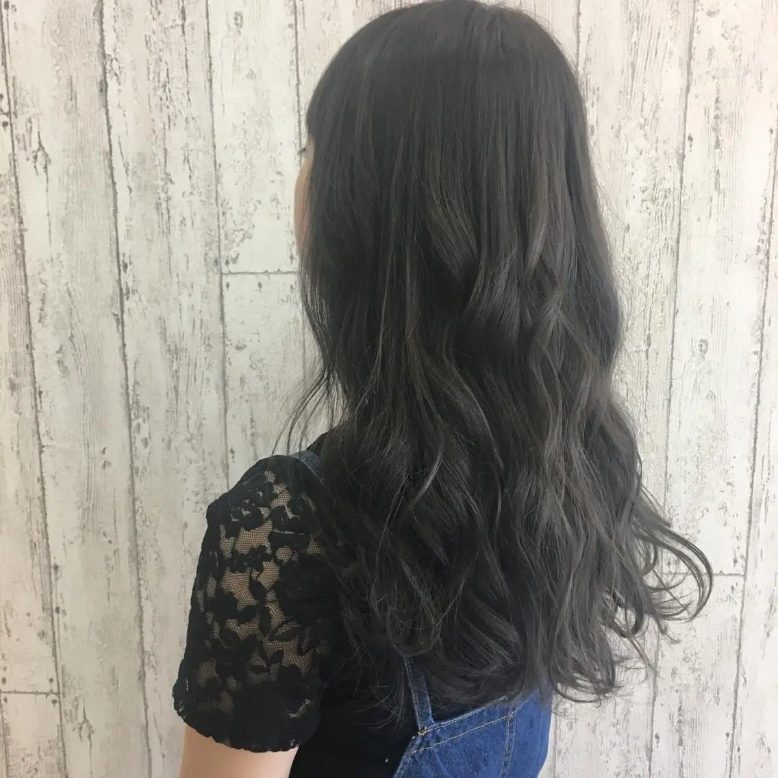 ロング カラー アッシュ ネイビーカラー Kaede .のヘアスタイル