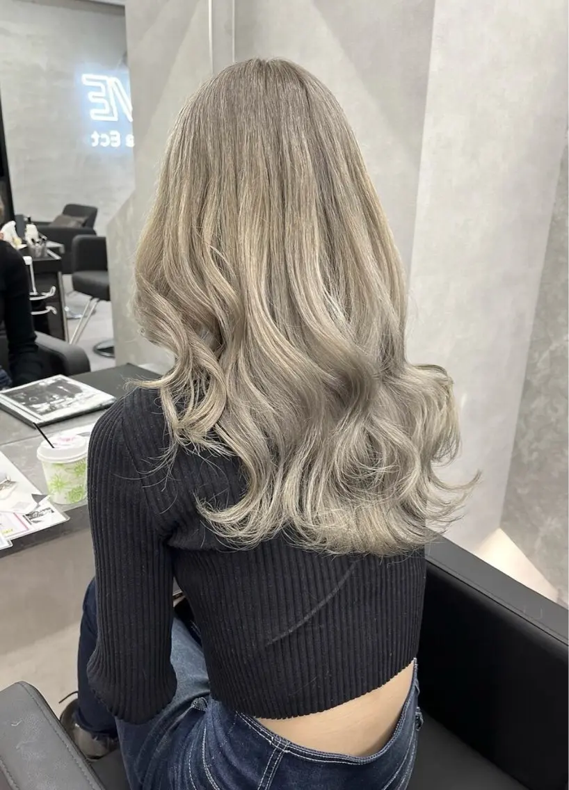 ロング カラー ヘアカラー 西村 理伽のヘアスタイル