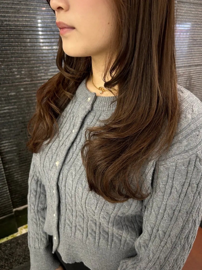 ロング 顔まわりレイヤー 顔周りカット レイヤーカット 對馬 光梨のヘアスタイル