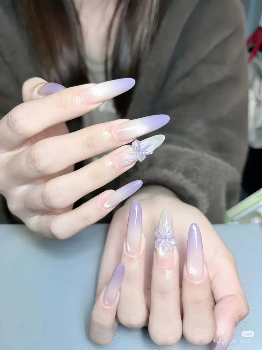 🉐3D花系デザイン(2本)💅10本長さだし🉐やり放題120分、手作りデザイン🌷🌸の写真