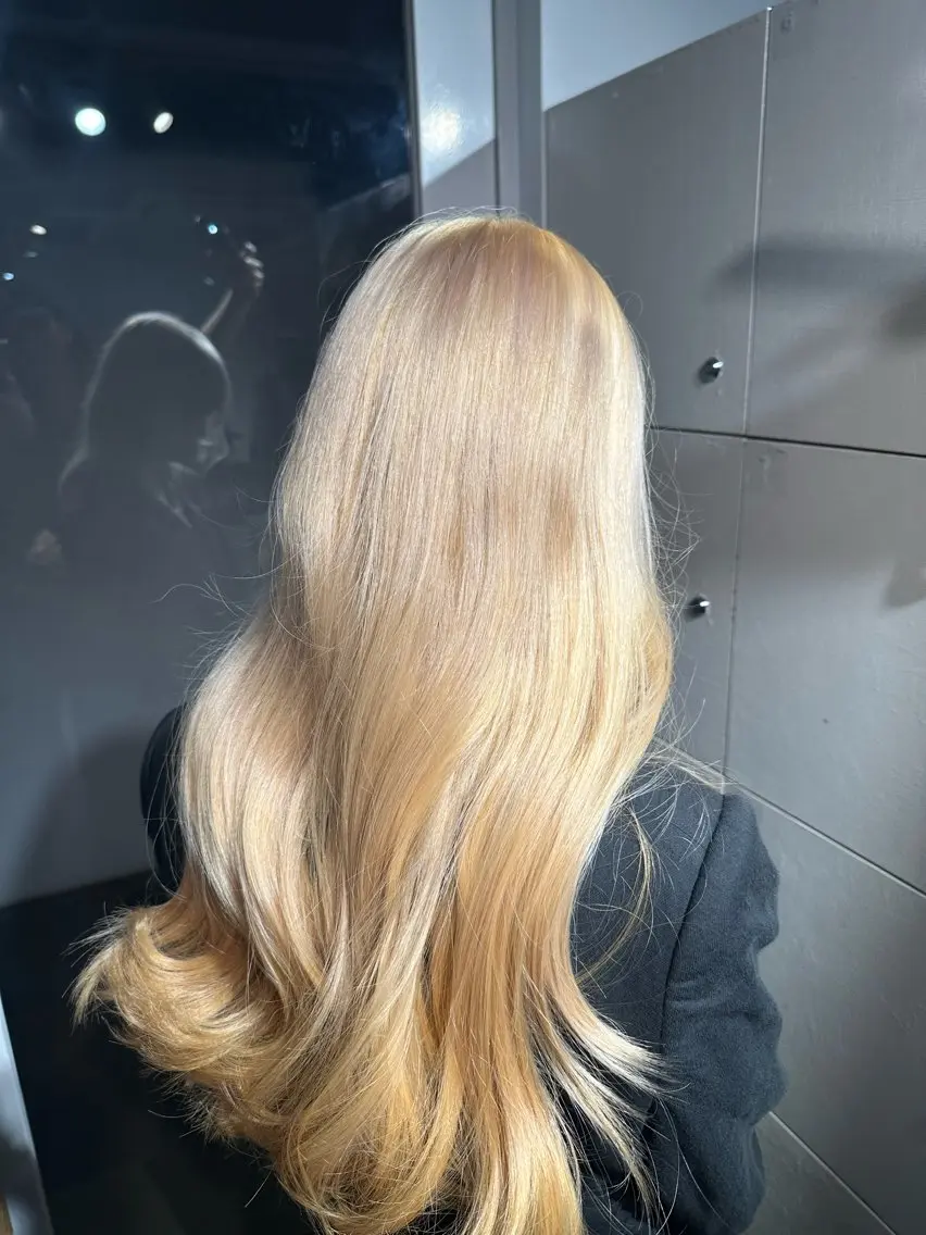 ロング カラー ヘアカラー トリートメント ハイトーンカラー が絶対可愛い✨泰聖✨のヘアスタイル