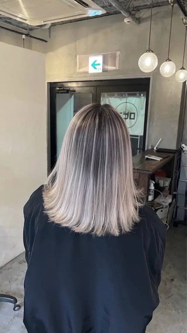 ショート カラー バレイヤージュ グレージュ レイヤーカット ヘアカラー トリートメント 指名数No.1 /NAOYAのヘアスタイル