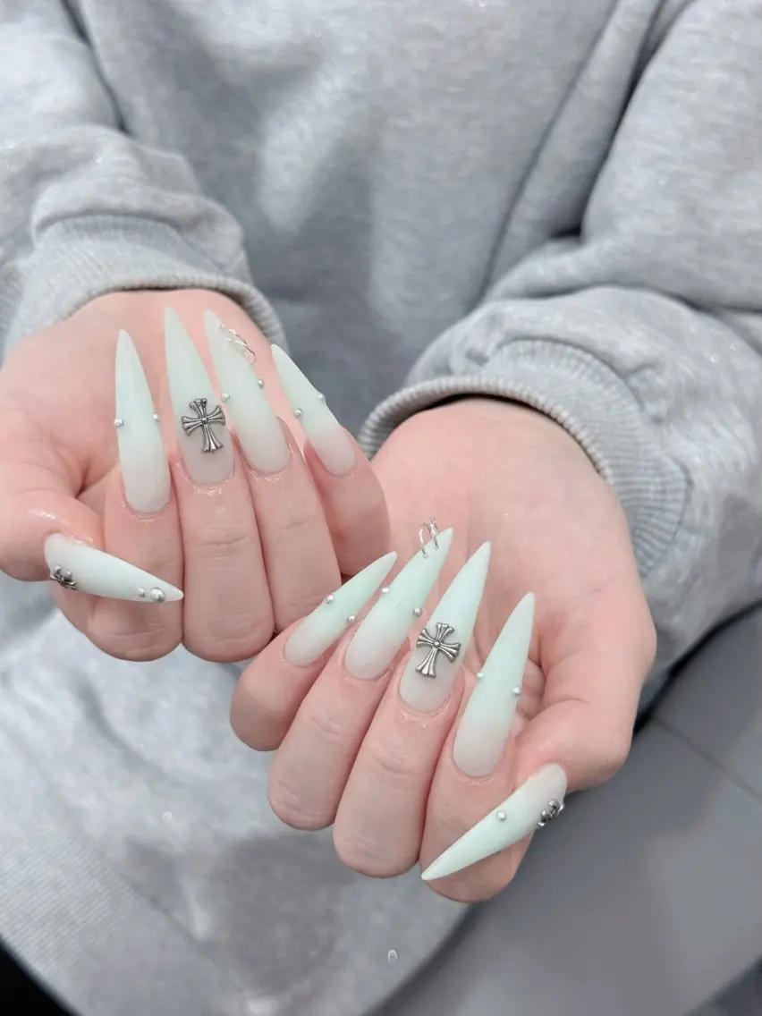 ネイル ボルドー チークネイル 長さ出し フレンチネイル ジェルネイル ハンドネイル VANI Belle Nailのネイルデザイン