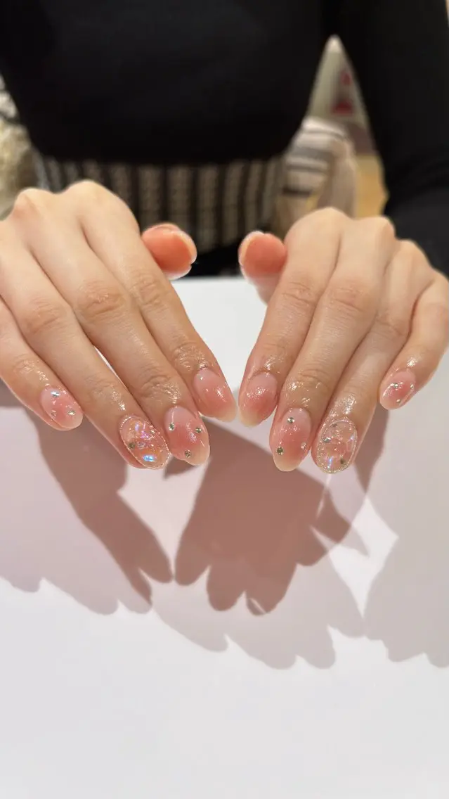 ネイル フレンチネイル ジェルネイル マグネットネイル ニュアンスネイル パラジェル ハンドネイル 🤍 YUI 🤍のネイルデザイン